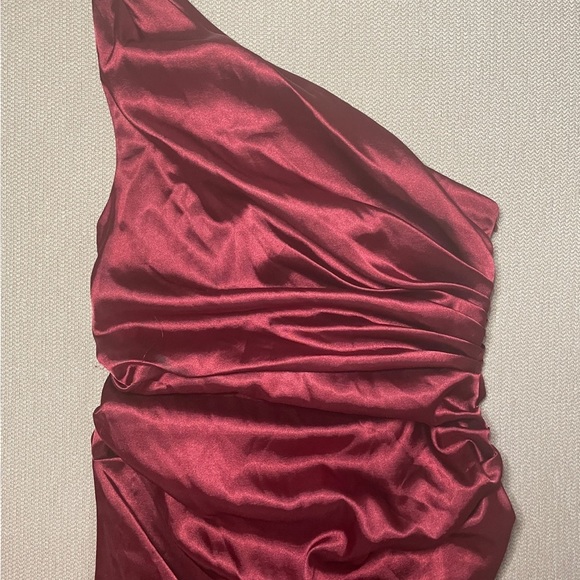 Silky wine red London Times one shoulder dress sized 8.  Good condition. - Picture 2 of 6